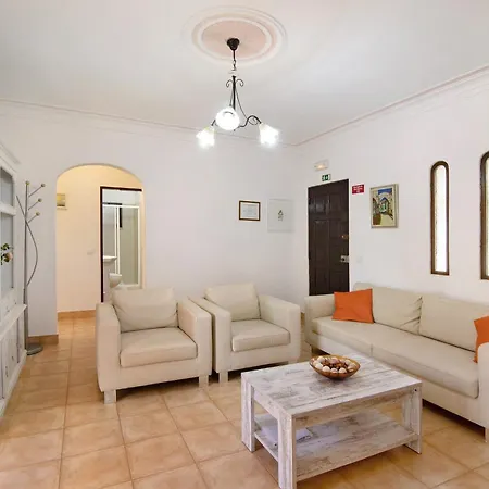 Filipa Villa *