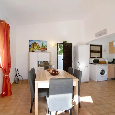 Filipa Villa *
